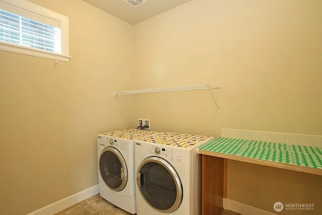 $4,000 | 1799 11th Avenue Northeast, Issaquah, WA 98029