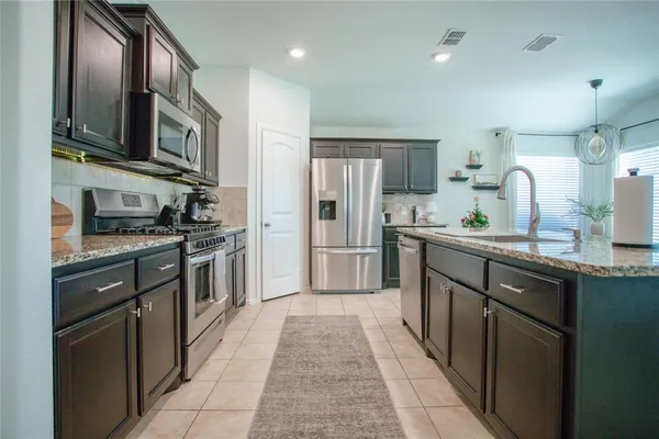 $2,150 | 6928 Helm Lane, Fort Worth, TX 76179