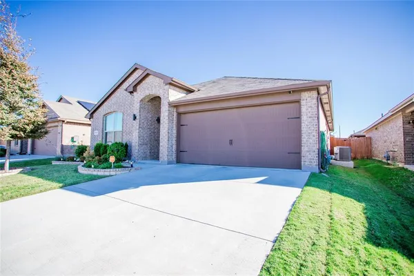 $2,150 | 6928 Helm Lane, Fort Worth, TX 76179