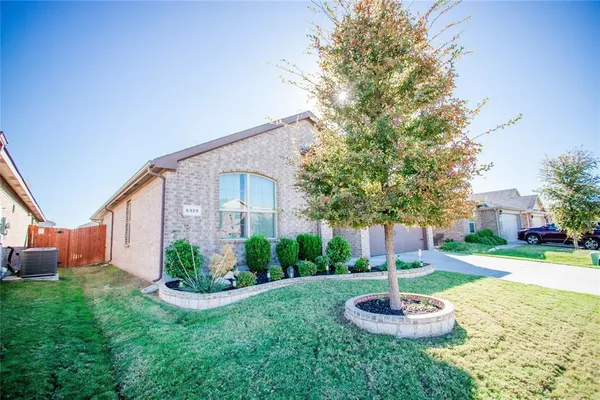 $2,150 | 6928 Helm Lane, Fort Worth, TX 76179