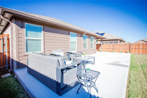 $2,150 | 6928 Helm Lane, Fort Worth, TX 76179