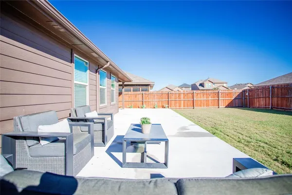 $2,150 | 6928 Helm Lane, Fort Worth, TX 76179