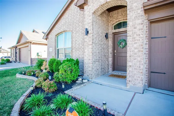 $2,150 | 6928 Helm Lane, Fort Worth, TX 76179