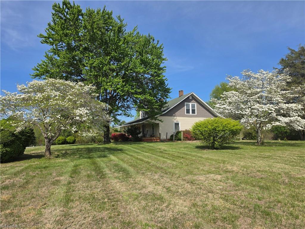 2729 Asbury Road Mount Airy, NC 27030 - Photo 2 of 36