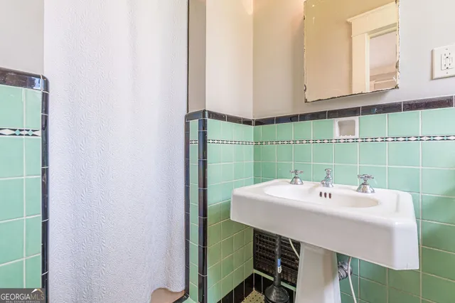 $3,900 | 1878 A Cambridge Avenue, College Park, GA 30337