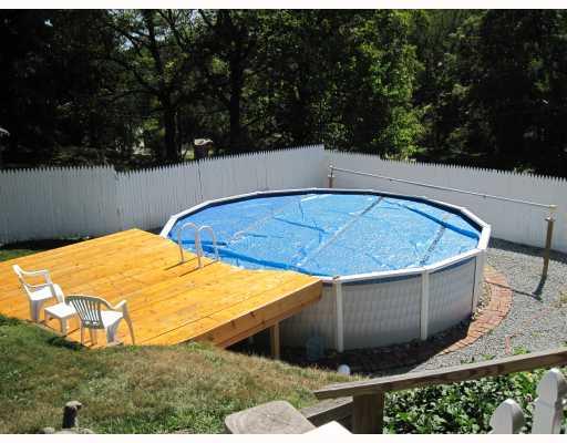 249 Spring Valley Road Jeannette, PA 15644 - Photo 9 of 10 Swimming Pool/Hot Tub/Sauna.