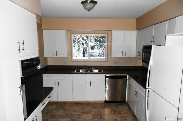 4215 Fieldbrook Road West Bloomfield, MI 48323 - Photo 8 of 11 DSCN1149.jpg