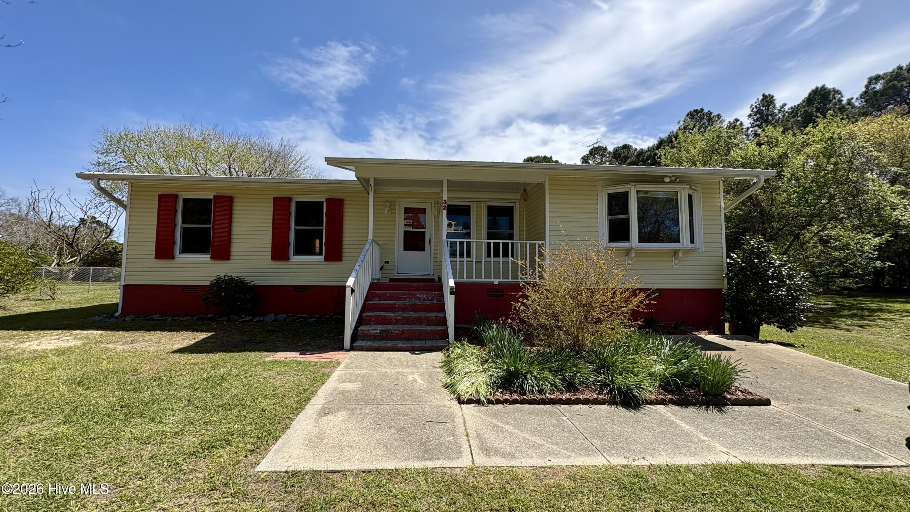 32 Arrowhead Drive Hubert, NC 28539 - Photo 2 of 21 Front