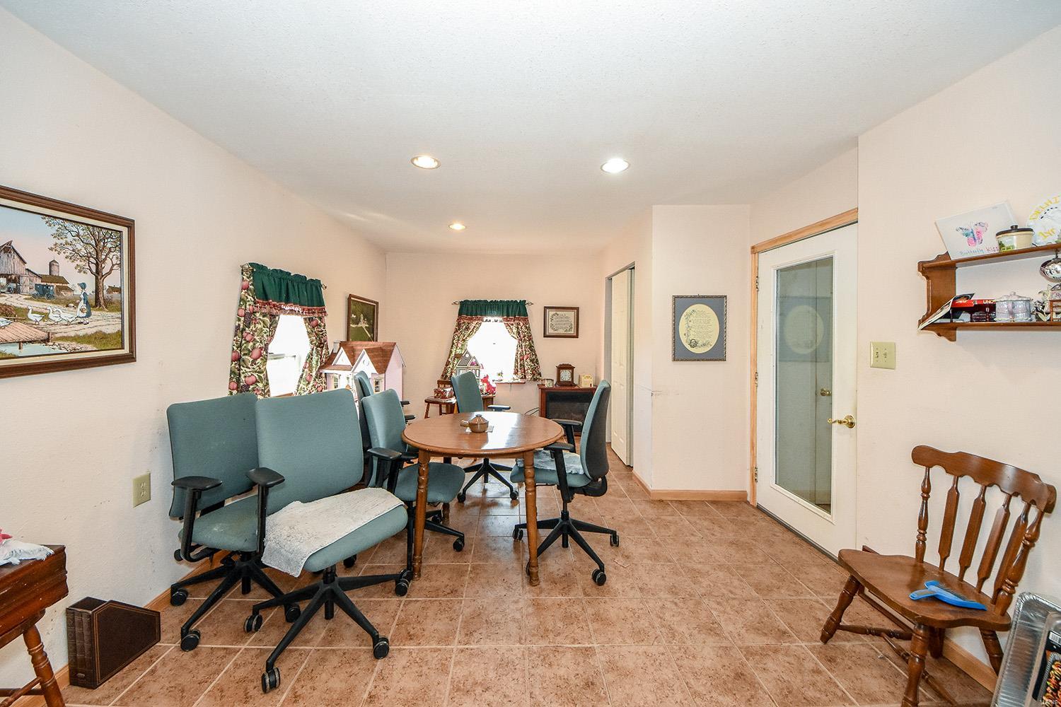 1586 Fosterburg Road Brighton, IL 62012 - Photo 14 of 27