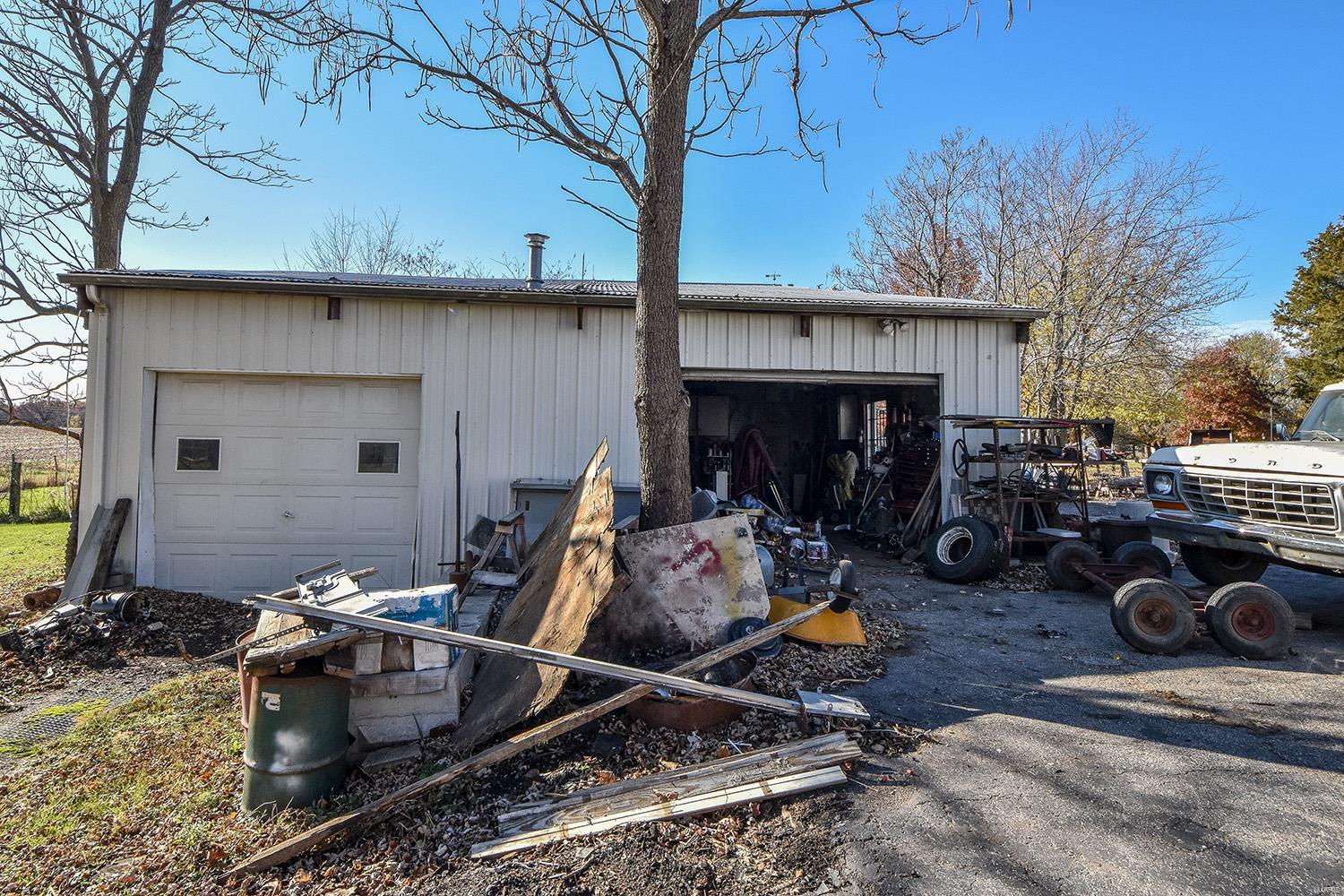 1586 Fosterburg Road Brighton, IL 62012 - Photo 23 of 27