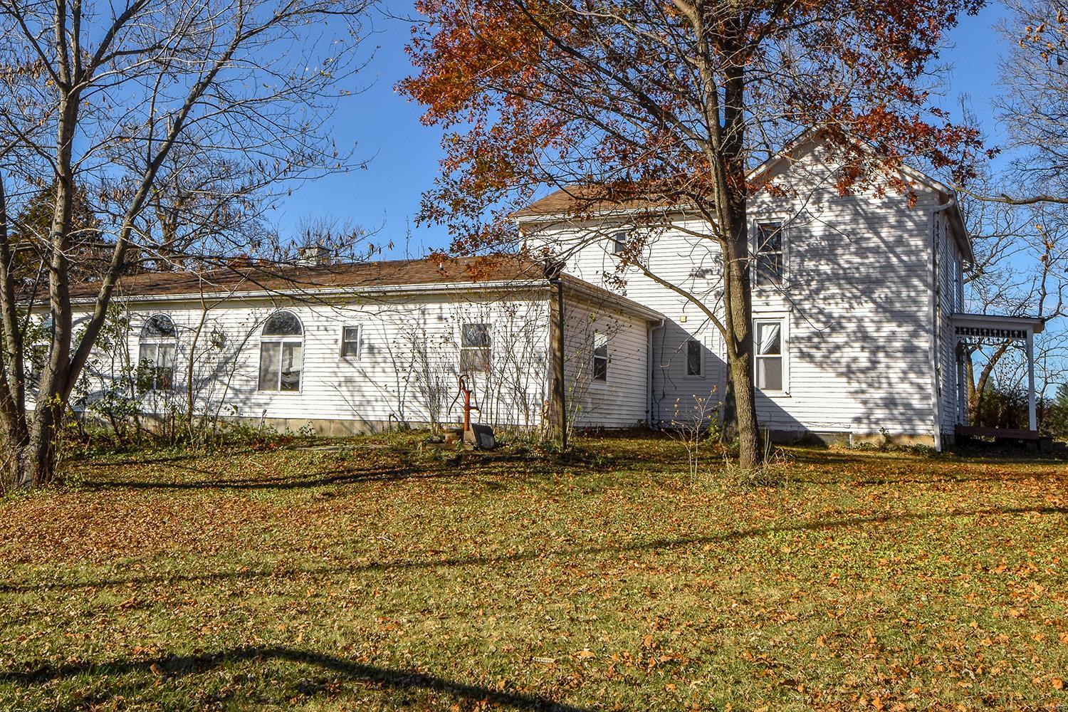 1586 Fosterburg Road Brighton, IL 62012 - Photo 4 of 27