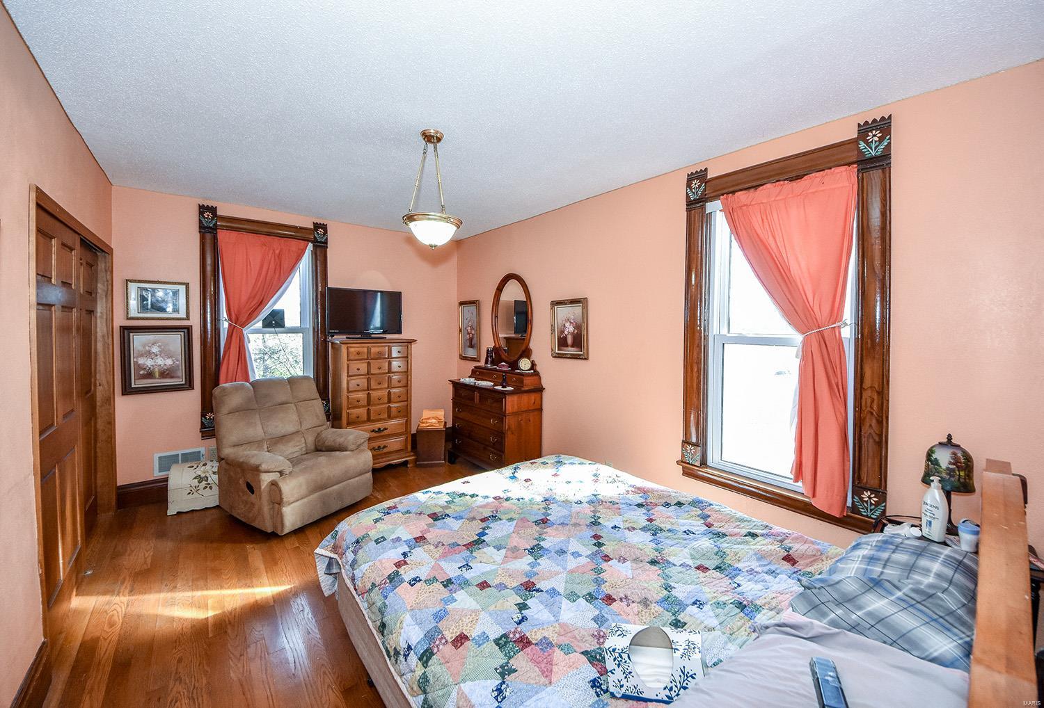 1586 Fosterburg Road Brighton, IL 62012 - Photo 9 of 27