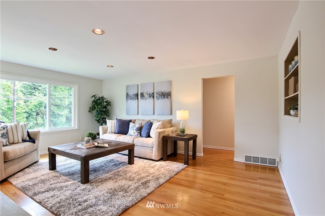 3915 Southwest Austin Street Seattle, WA 98136 - Photo 3 of 29 Gallery Image 3