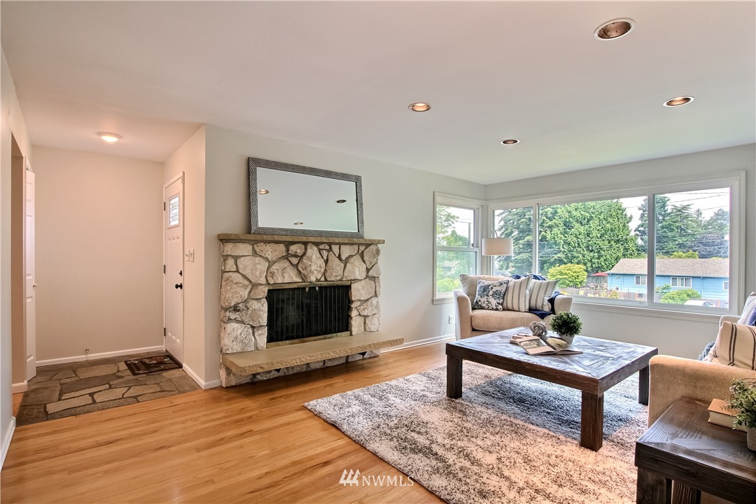 3915 Southwest Austin Street Seattle, WA 98136 - Photo 4 of 29 Gallery Image 4