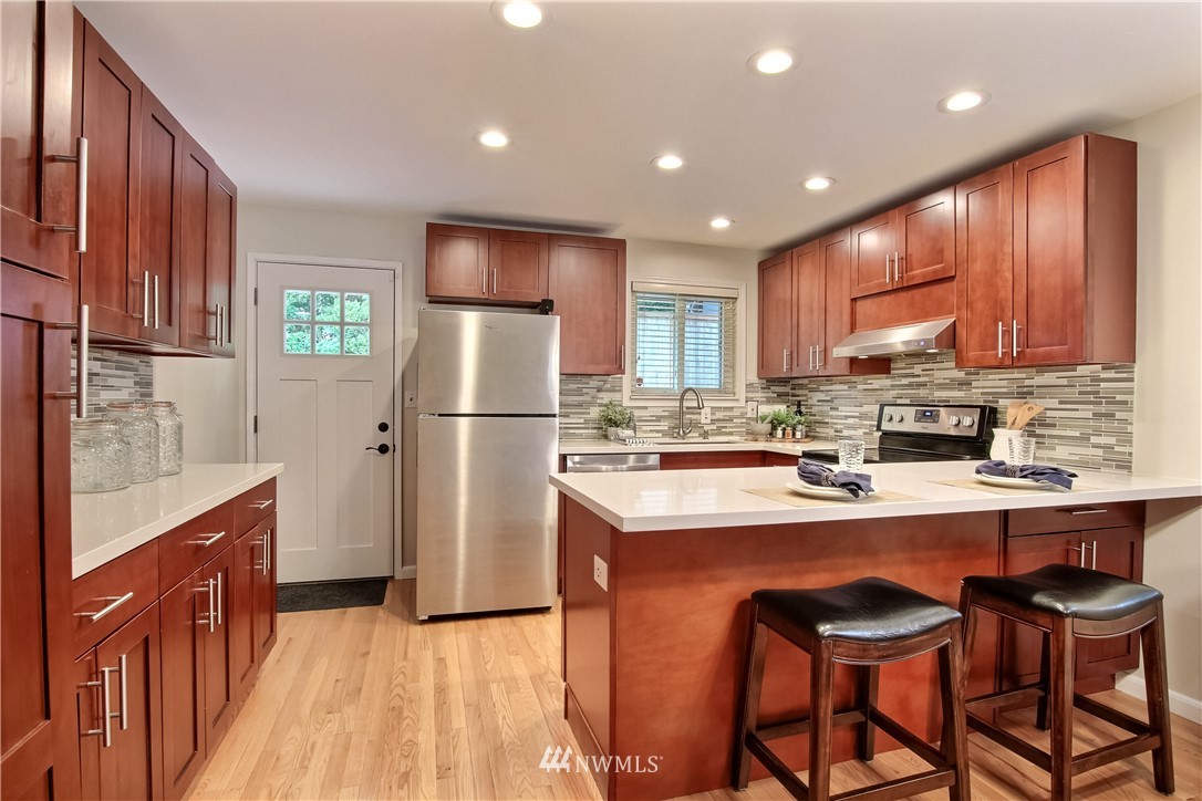 3915 Southwest Austin Street Seattle, WA 98136 - Photo 7 of 29 Gallery Image 7