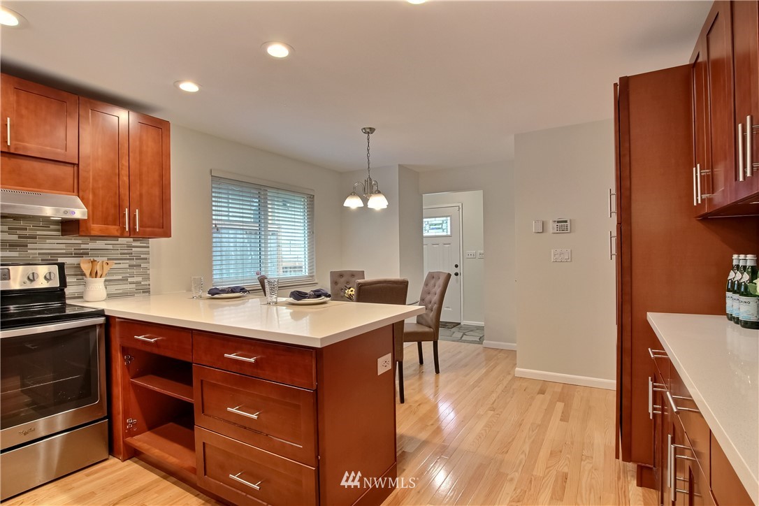 3915 Southwest Austin Street Seattle, WA 98136 - Photo 9 of 29 Gallery Image 9