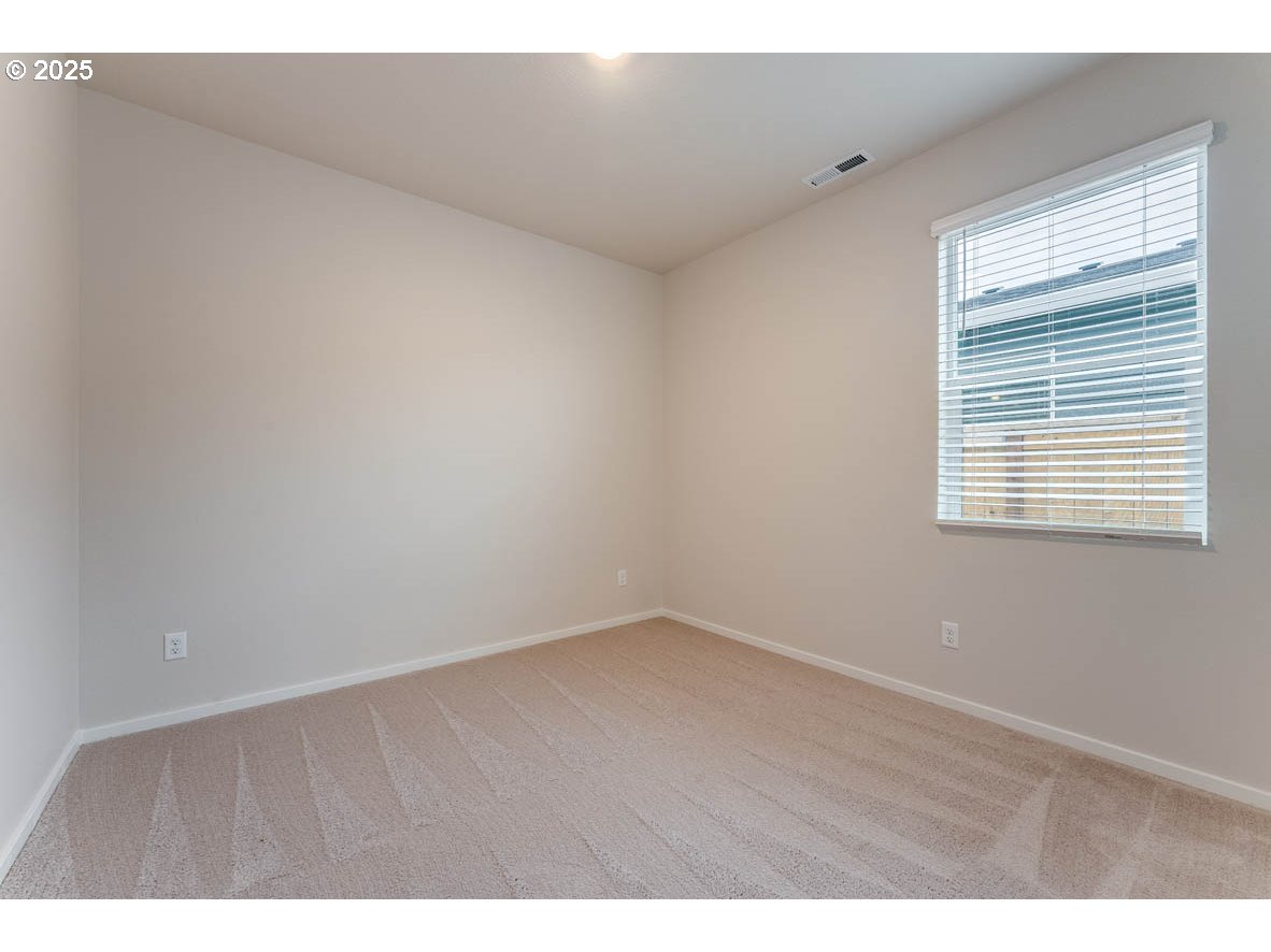 2972 U Street Springfield, OR 97477 - Photo 4 of 21