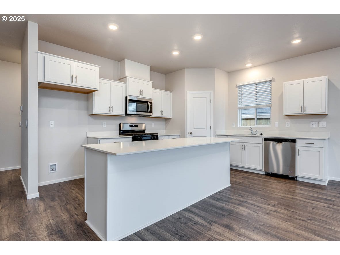 2972 U Street Springfield, OR 97477 - Photo 8 of 21