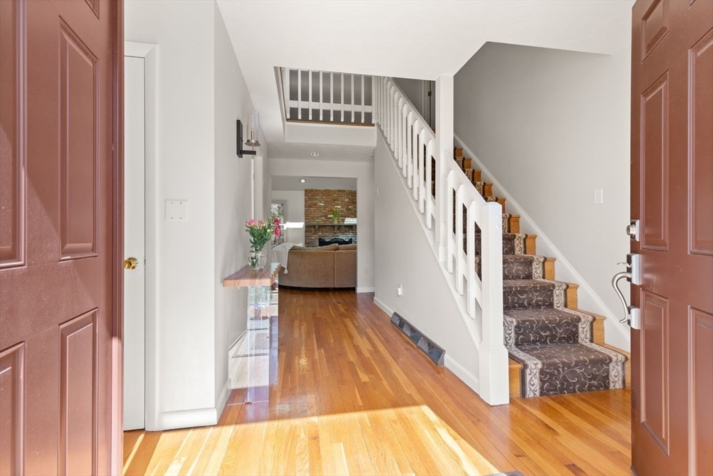 17 Niantic Road Sharon, MA 02067 - Photo 4 of 39