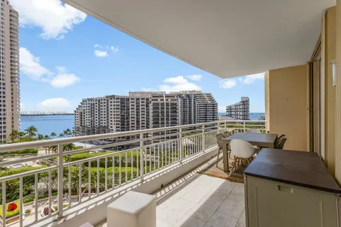 $1,295,000 | 888 Brickell Key Drive, Unit 1207, Miami, FL 33131