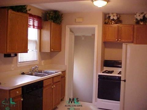 22837 Roxana Avenue Eastpointe, MI 48021 - Photo 2 of 4 322429-1.JPG