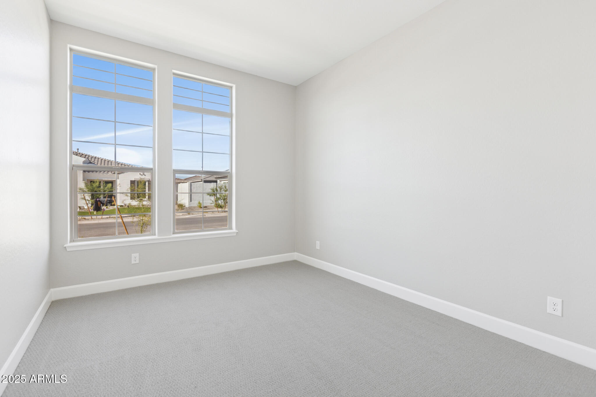 953 Ridge Road Apache Junction, AZ 85120 - Photo 17 of 18 an empty room with a window
