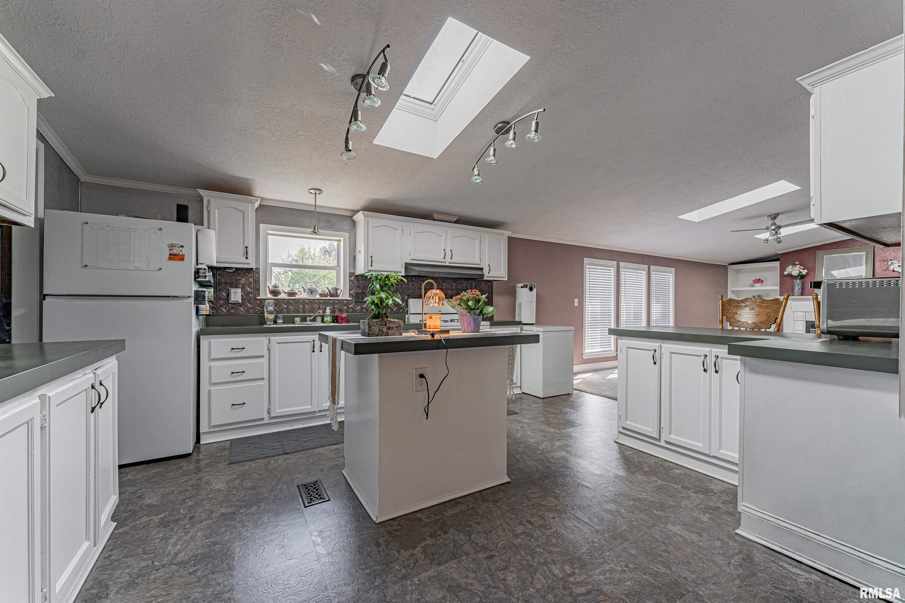 1130 Cantrall Creek Road Springfield, IL 62707 - Photo 11 of 33