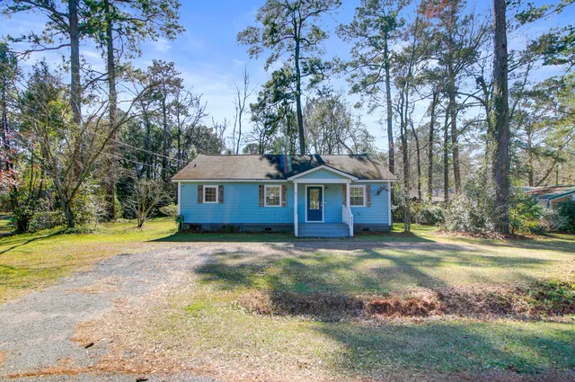 $320,000 | 402 Golf Road, Summerville, SC 29483