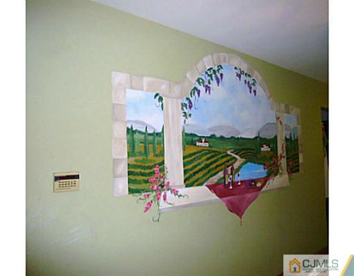 22 Woodrow Road Kendall Park, NJ 08824 - Photo 8 of 16 Gallery Image 8
