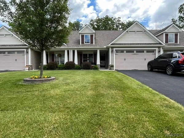 $449,900 | 283 Carriage Path Court, Webster, NY 14580