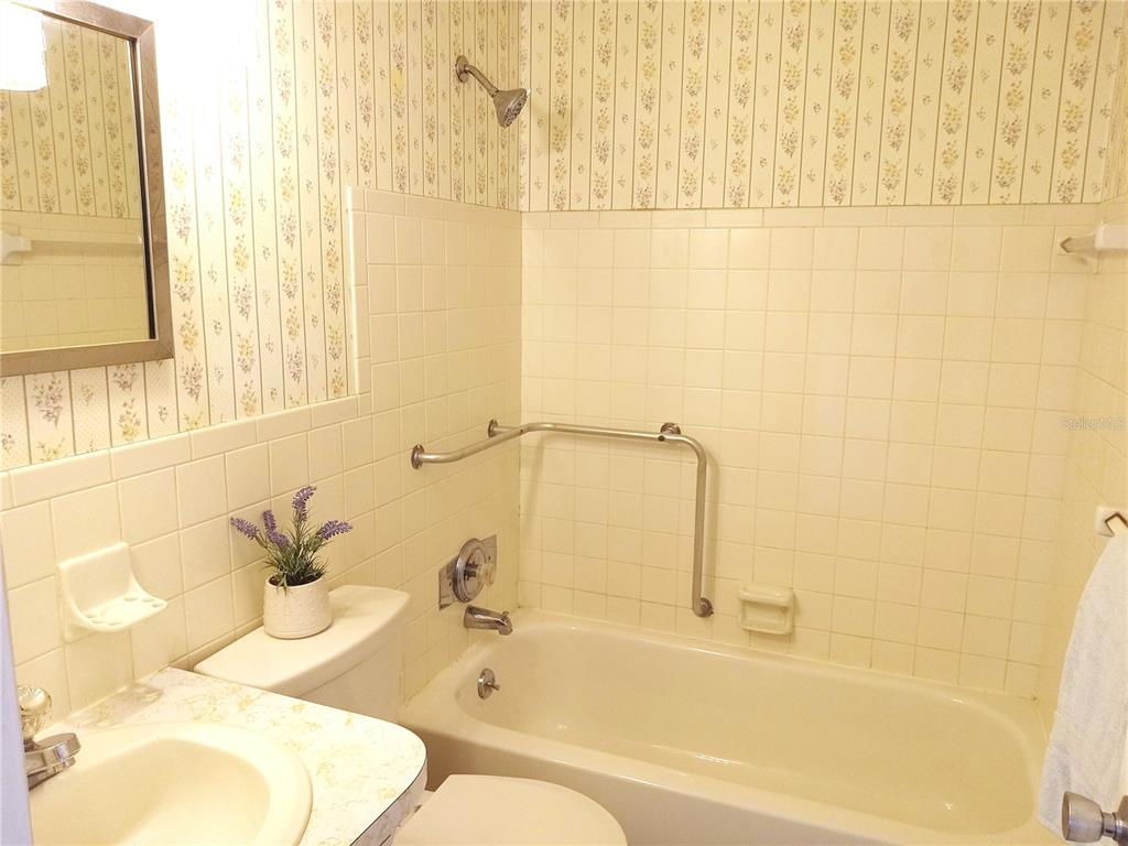 2427 Rhodesian Drive, Unit 11 Clearwater, FL 33763 - Photo 22 of 44 a bathroom with a sink and bathtub