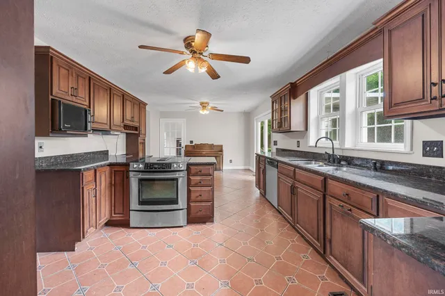 $489,000 | 530 2nd Avenue, Jasper, IN 47546