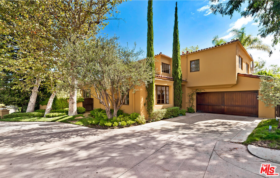 12534 Promontory Road Los Angeles, CA 90049 - Photo 2 of 44