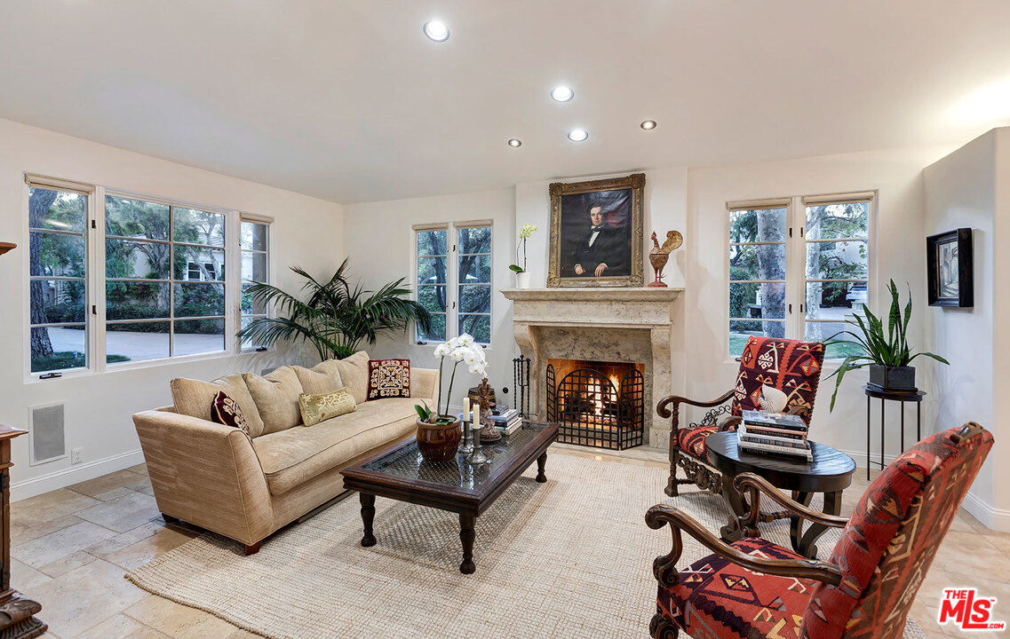 12534 Promontory Road Los Angeles, CA 90049 - Photo 11 of 44