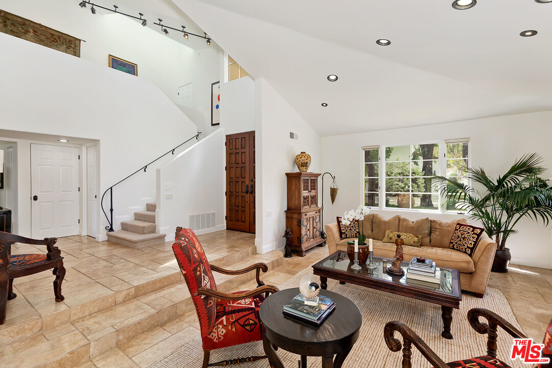 12534 Promontory Road Los Angeles, CA 90049 - Photo 12 of 44