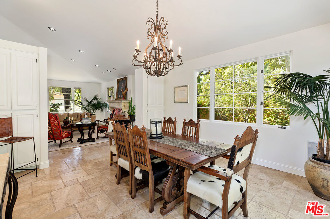 12534 Promontory Road Los Angeles, CA 90049 - Photo 14 of 44