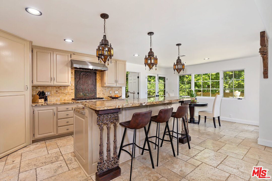 12534 Promontory Road Los Angeles, CA 90049 - Photo 18 of 44