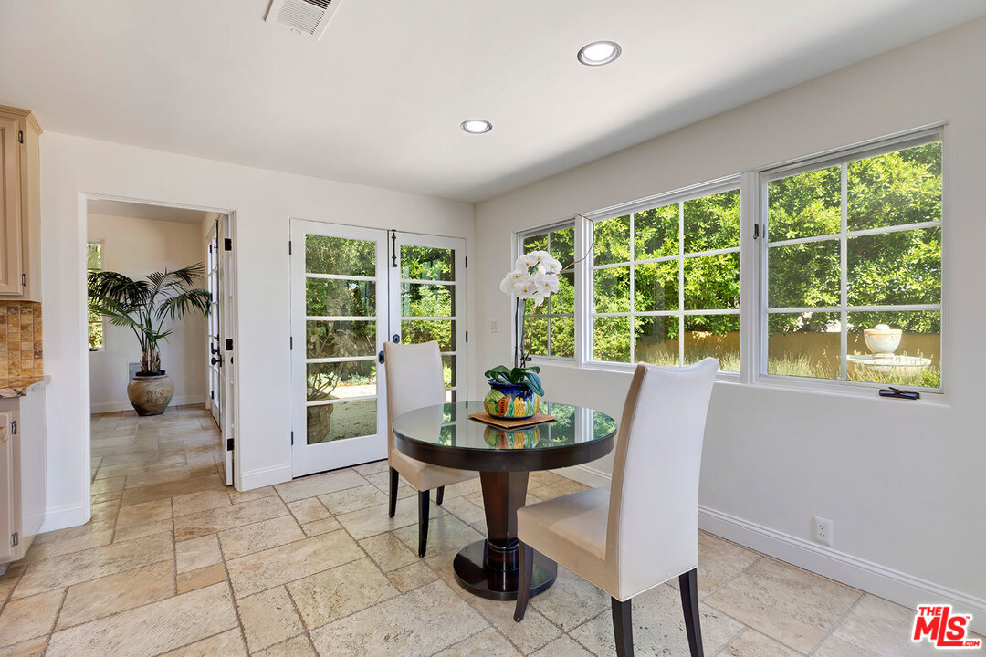 12534 Promontory Road Los Angeles, CA 90049 - Photo 21 of 44
