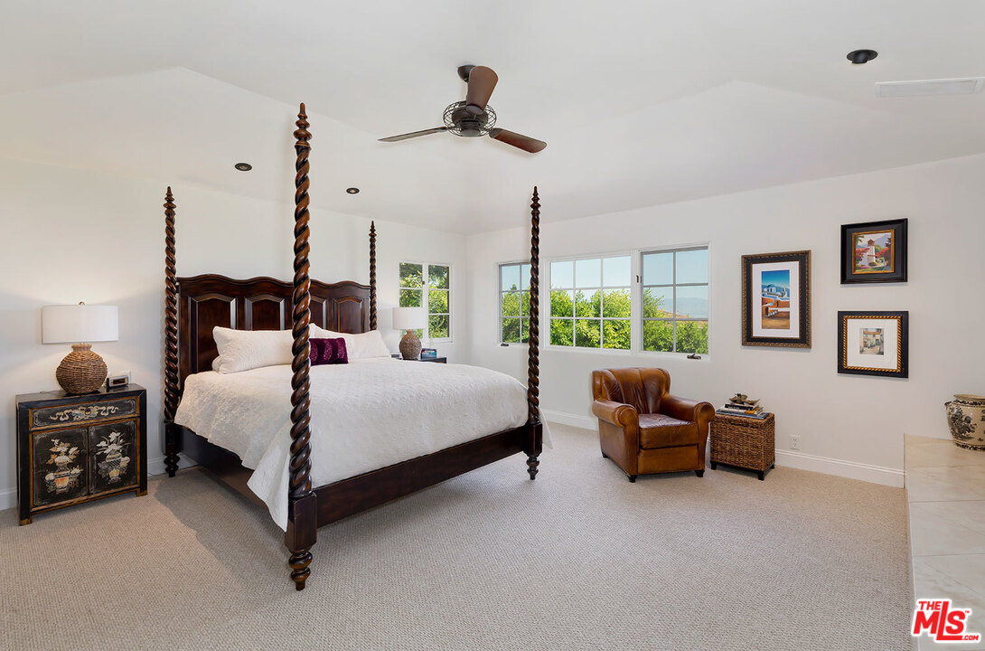 12534 Promontory Road Los Angeles, CA 90049 - Photo 23 of 44