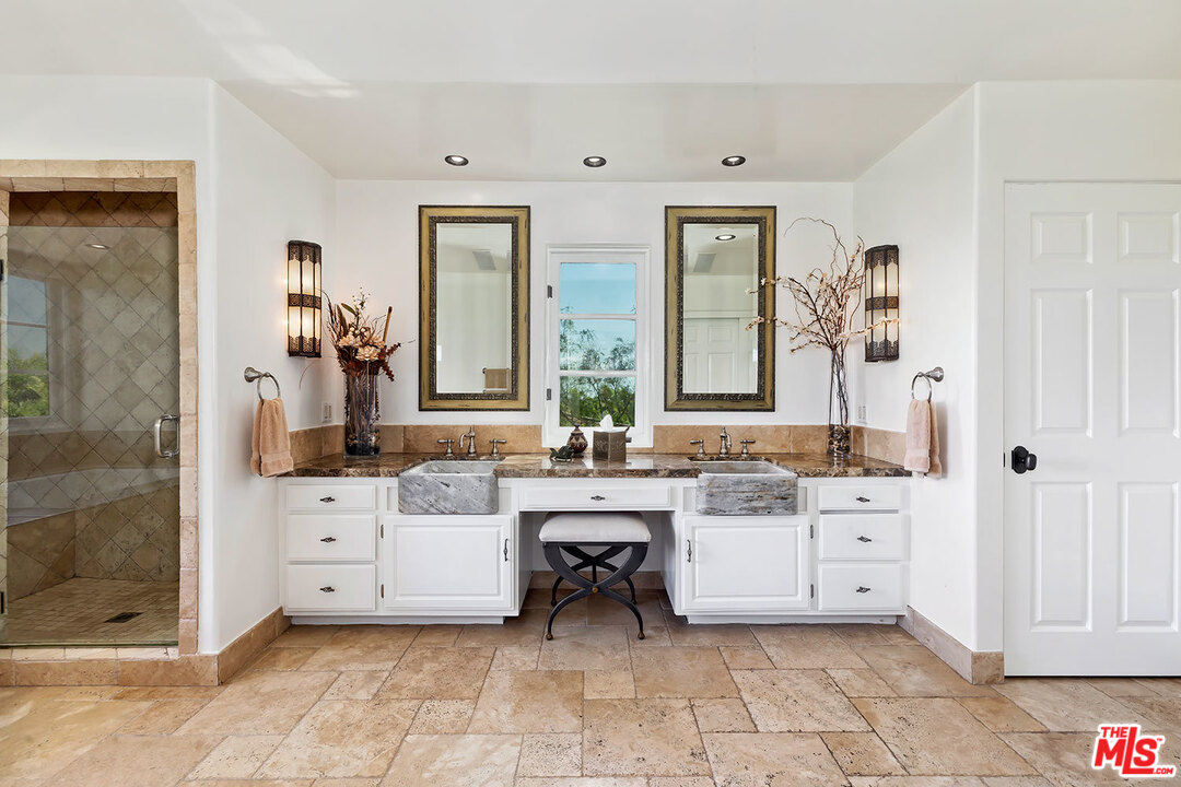 12534 Promontory Road Los Angeles, CA 90049 - Photo 25 of 44