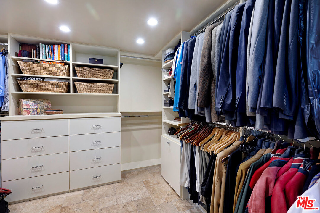 12534 Promontory Road Los Angeles, CA 90049 - Photo 27 of 44