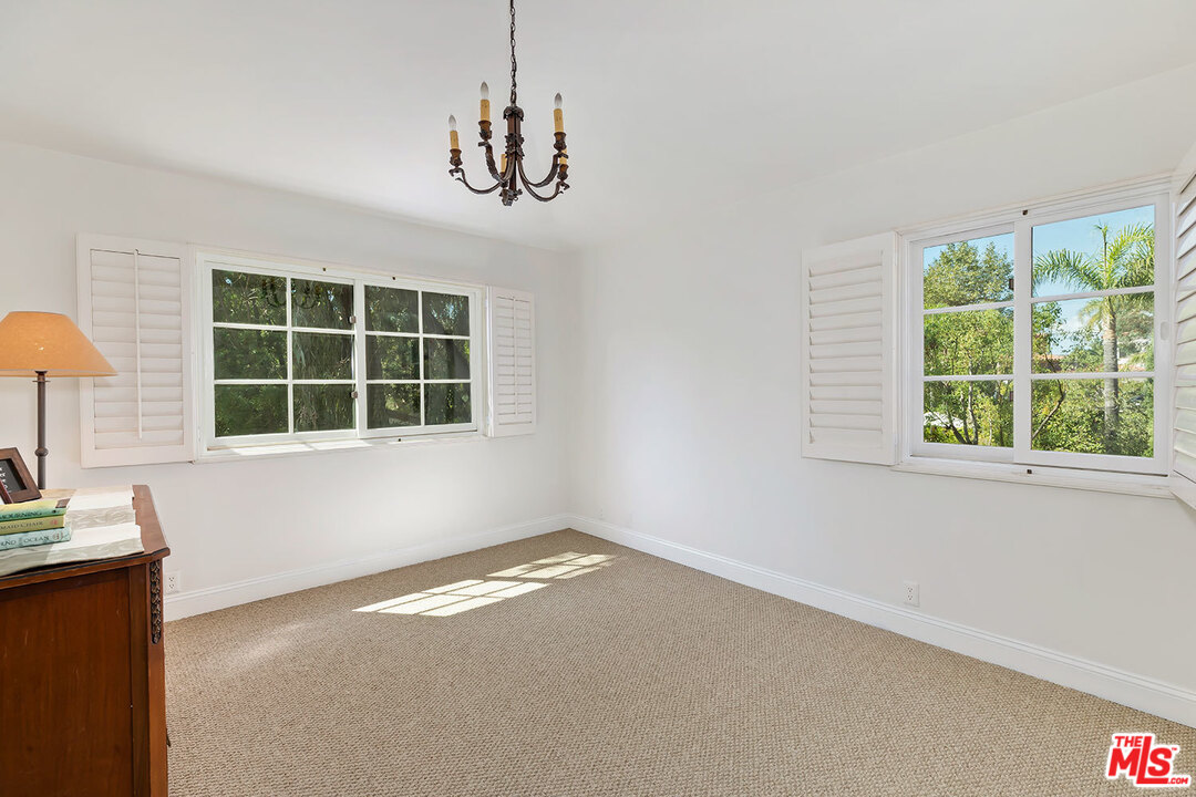 12534 Promontory Road Los Angeles, CA 90049 - Photo 28 of 44