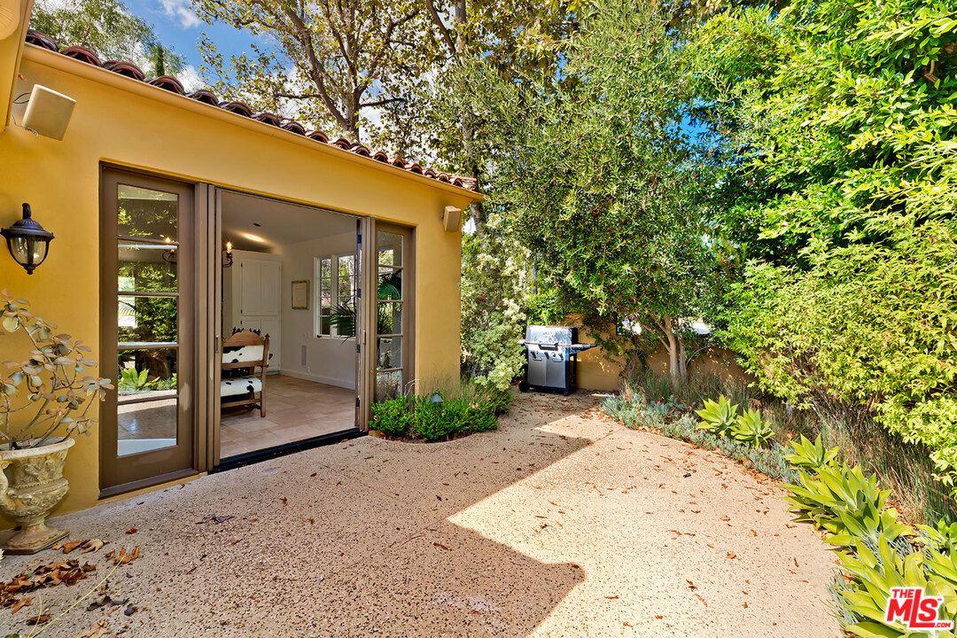 12534 Promontory Road Los Angeles, CA 90049 - Photo 31 of 44