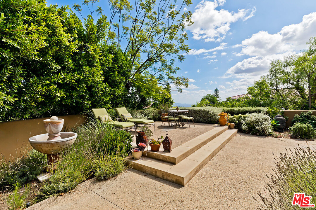 12534 Promontory Road Los Angeles, CA 90049 - Photo 32 of 44
