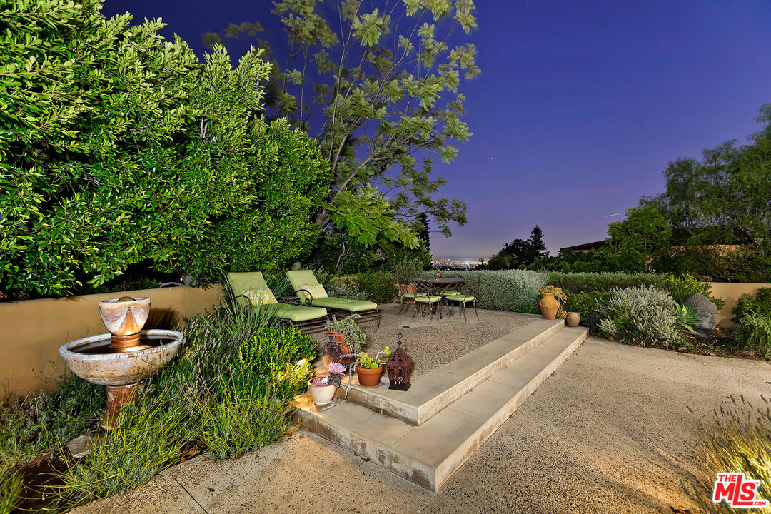 12534 Promontory Road Los Angeles, CA 90049 - Photo 33 of 44