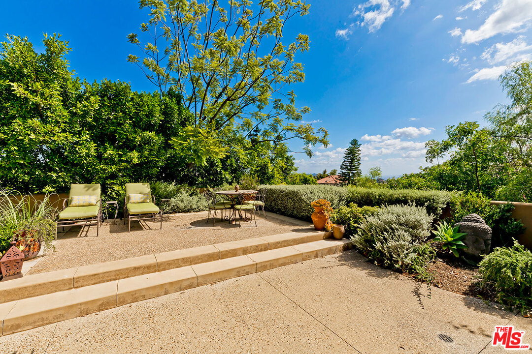 12534 Promontory Road Los Angeles, CA 90049 - Photo 34 of 44