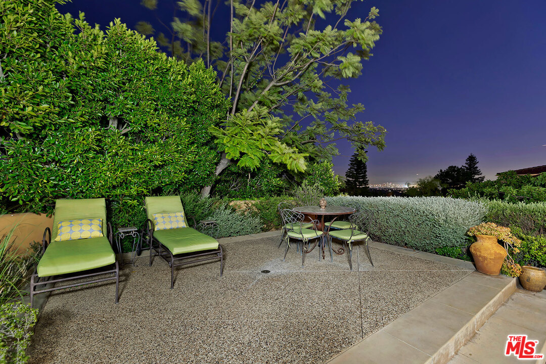 12534 Promontory Road Los Angeles, CA 90049 - Photo 35 of 44