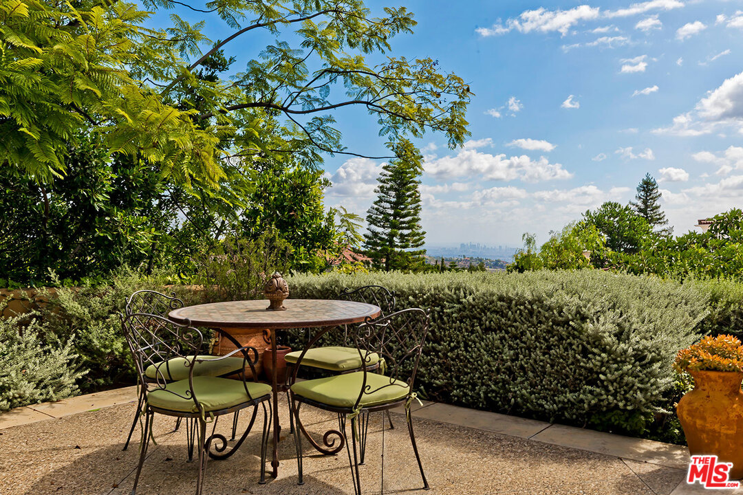 12534 Promontory Road Los Angeles, CA 90049 - Photo 36 of 44