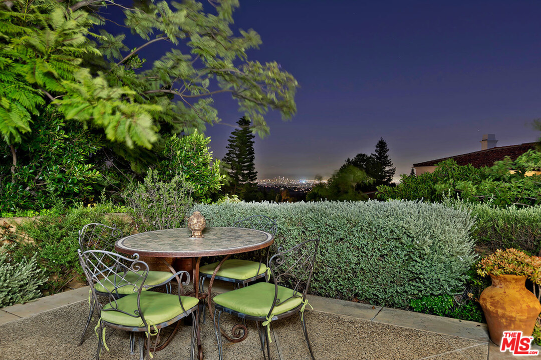 12534 Promontory Road Los Angeles, CA 90049 - Photo 37 of 44