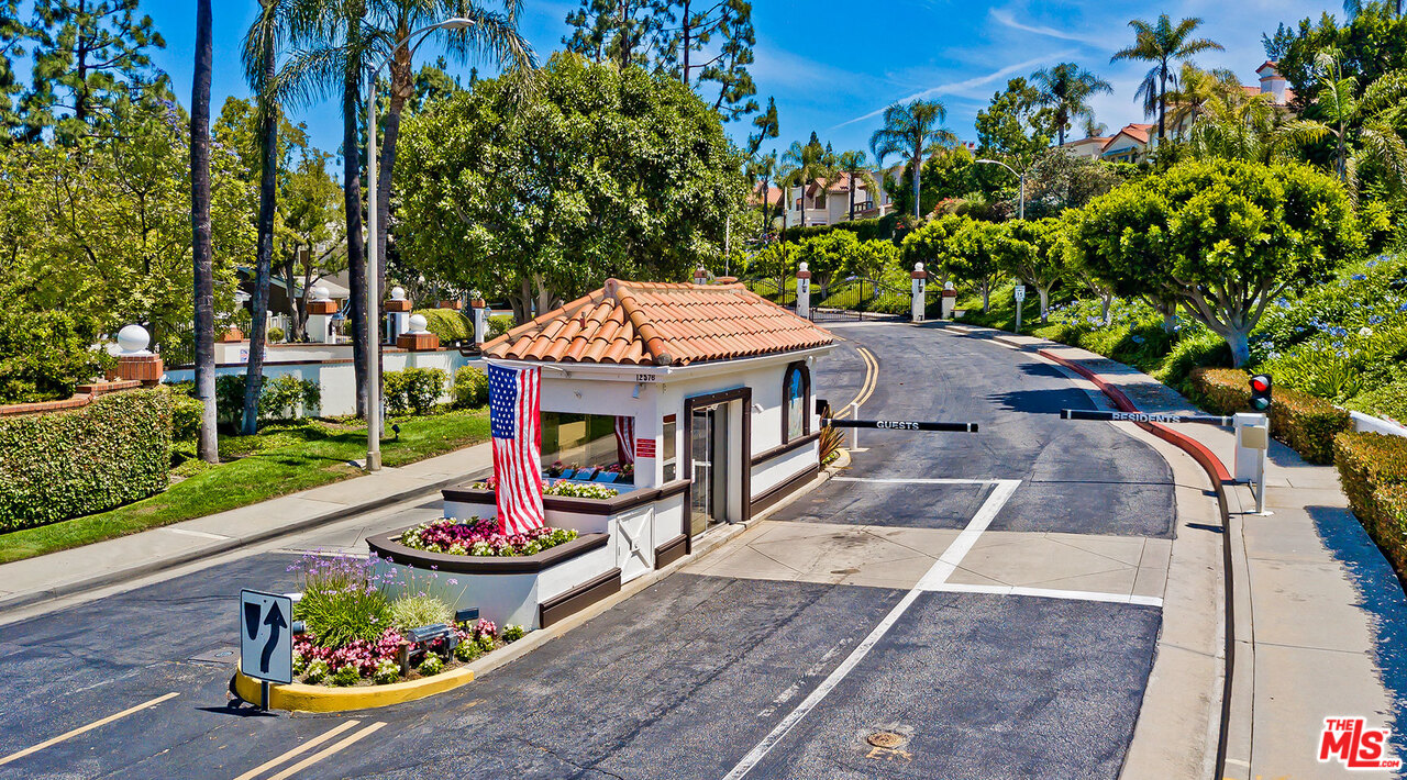 12534 Promontory Road Los Angeles, CA 90049 - Photo 40 of 44